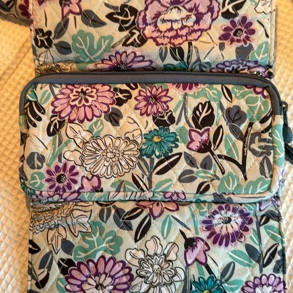 Vera Bradley Penelope’s Garden Hedgehog Purse & Wallet - Picture 8 of 8